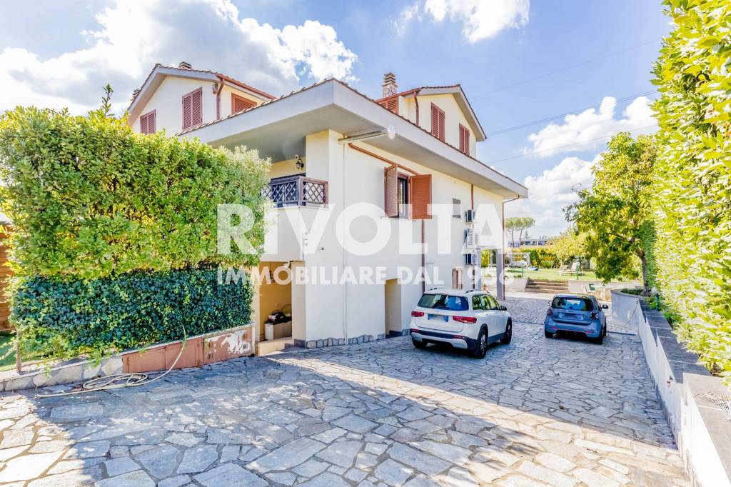 Villa a Schiera in vendita a Guidonia Montecelio via Poggio Belvedere