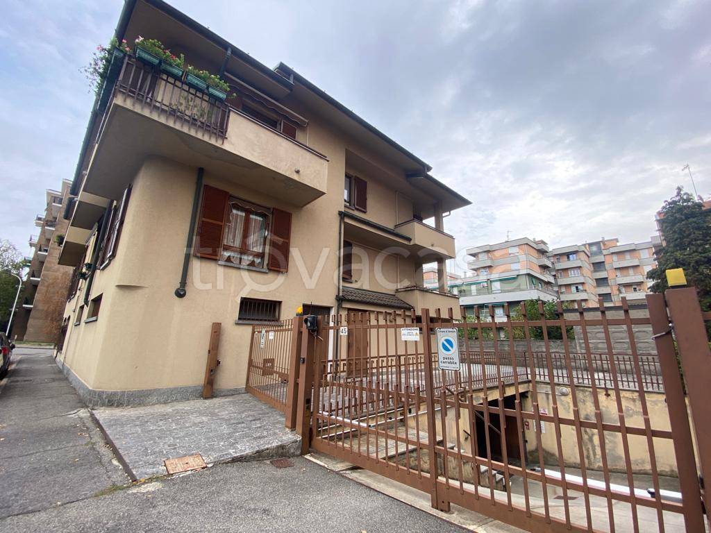 Garage in vendita a Seregno via Gorizia, 45