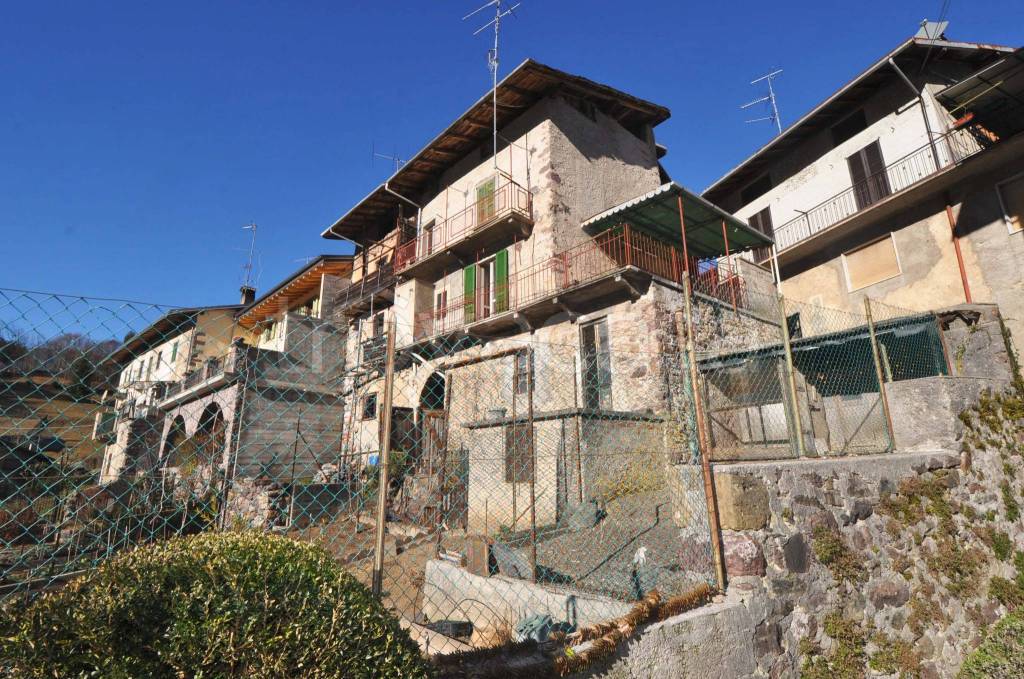 Casa Indipendente in vendita a Moio de' Calvi piazza Dottor Felice Calvi