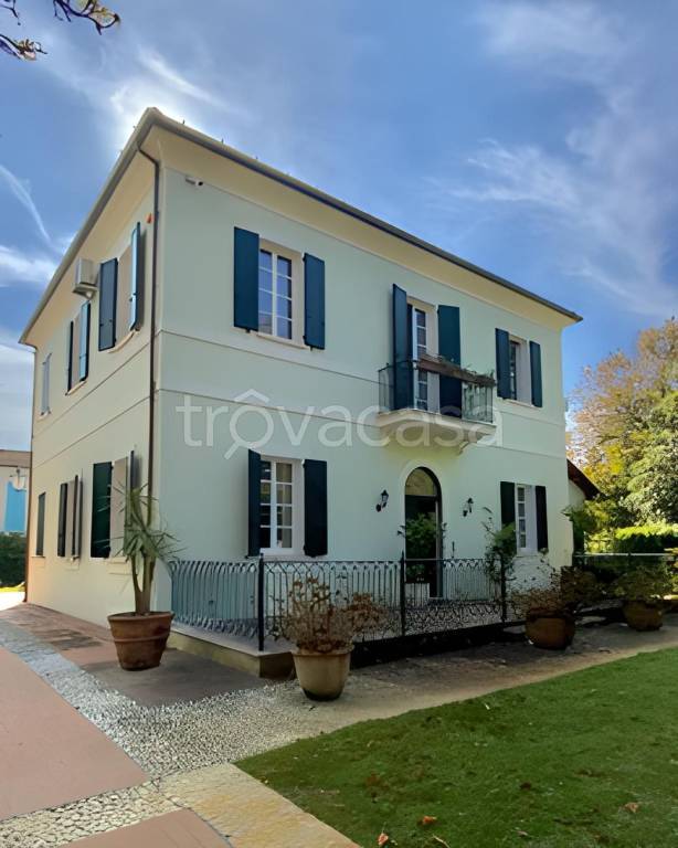 Villa Bifamiliare in vendita a Riccione viale Cesare Battisti, 17