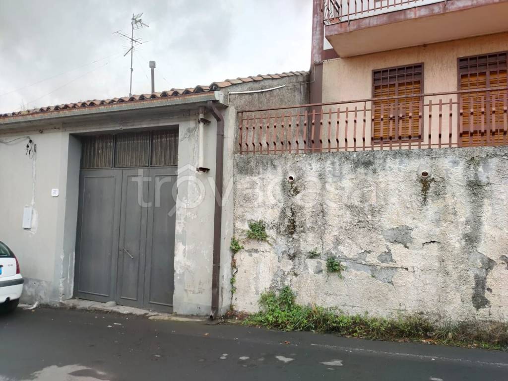 Garage in vendita a Zafferana Etnea via Vecchia Guglielmo Marconi, 32
