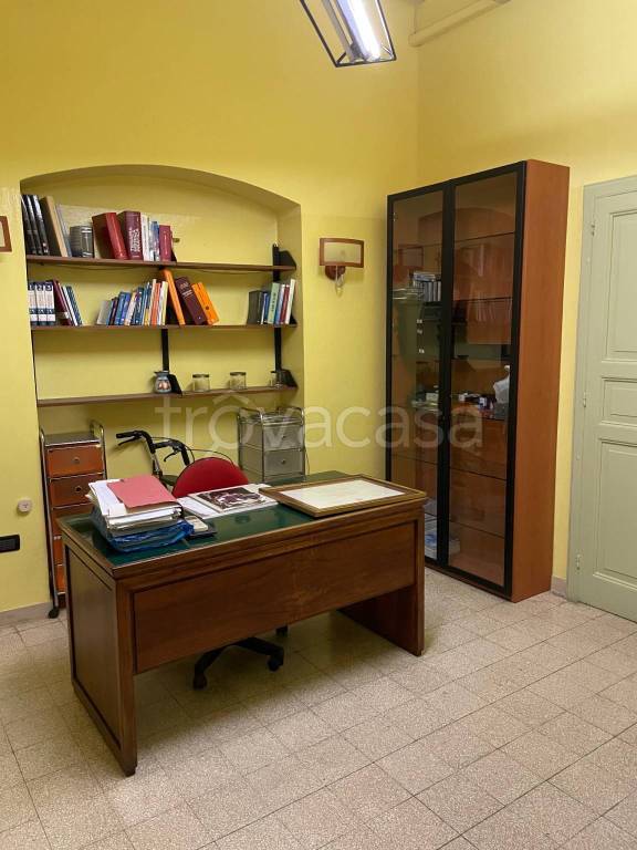 Ufficio in in affitto da privato a Serracapriola vico Cialdini, 1