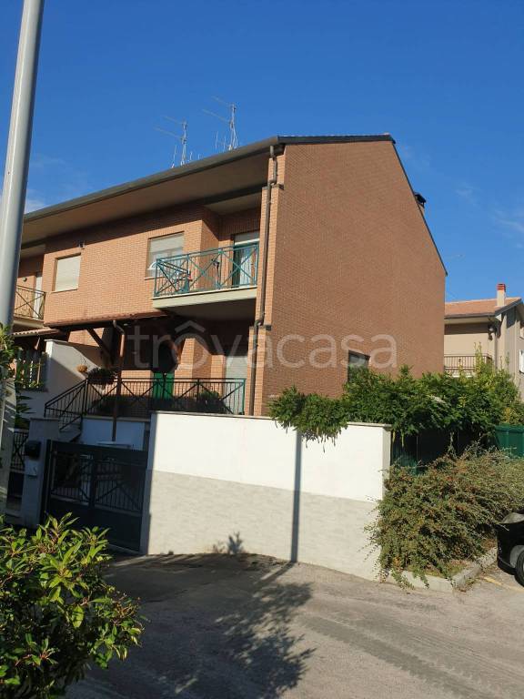 Villa a Schiera in in vendita da privato a L'Aquila via Antica Arischia, 231L