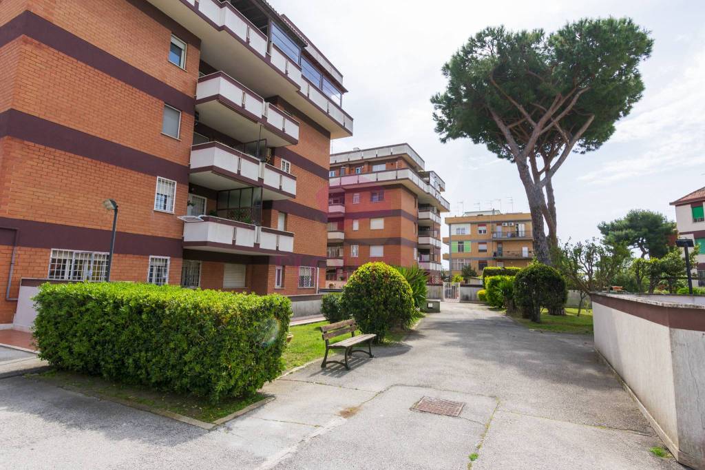 Appartamento in vendita a Pomezia via Zara