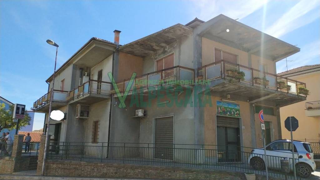 Appartamento in vendita a Rosciano via Colli