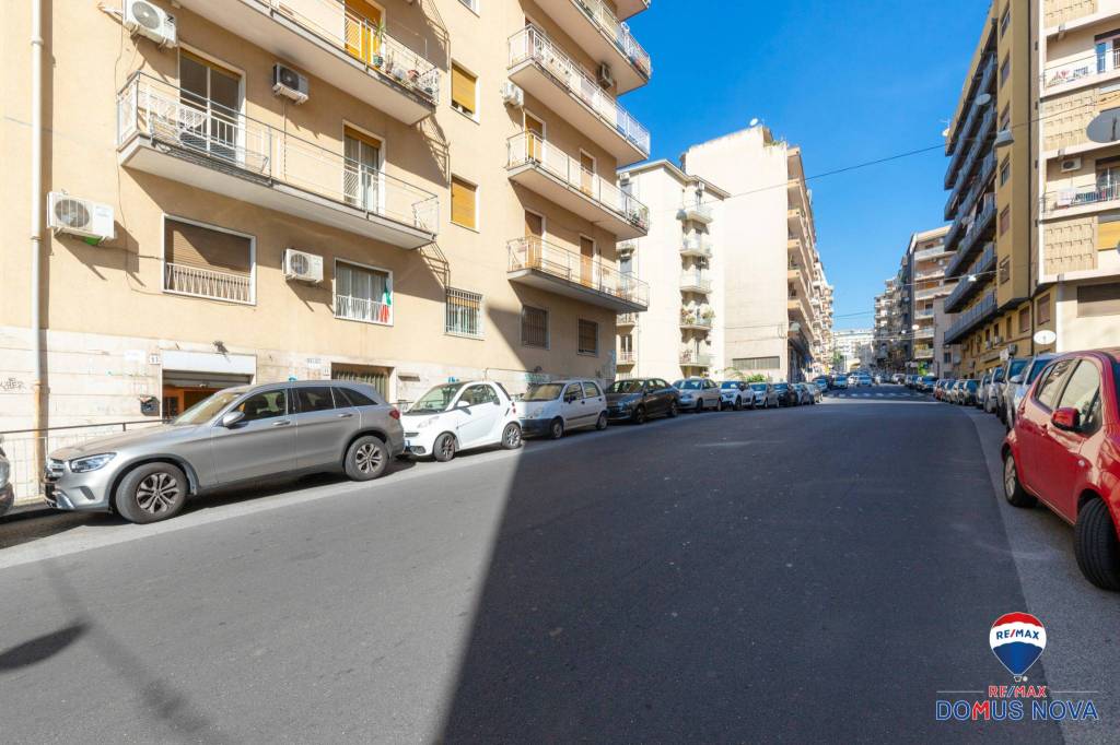Negozio in vendita a Catania via Filocomo, 53