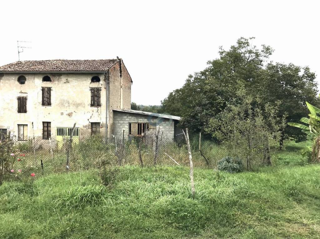 Casale in vendita a Pozzolengo località Prendaino Sotto