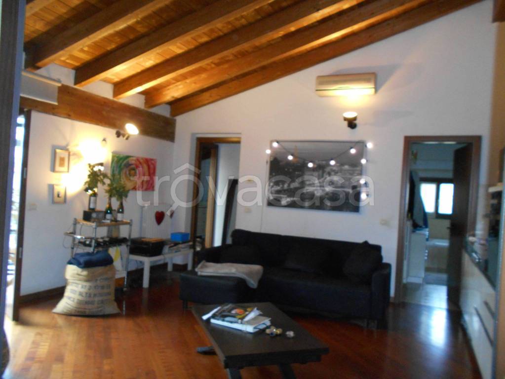 Appartamento in vendita a Reggio nell'Emilia via Pezzana