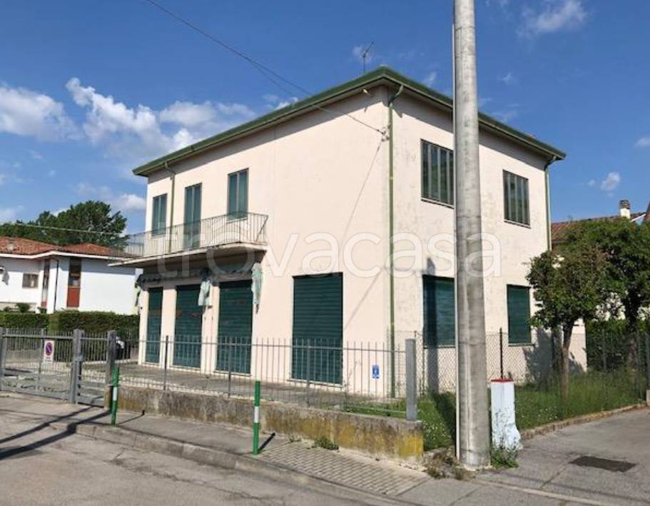 Villa Bifamiliare in vendita a Padova via Giacomo Ciamician