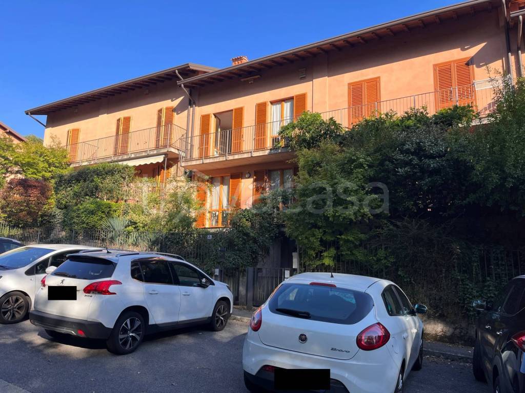 Villa a Schiera in vendita a Torre de' Roveri via Donizetti, 2