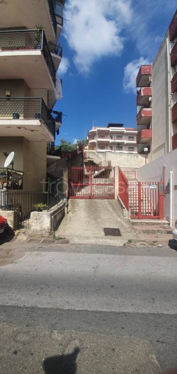 Magazzino in affitto a Messina via Comunale Bordonaro, 82