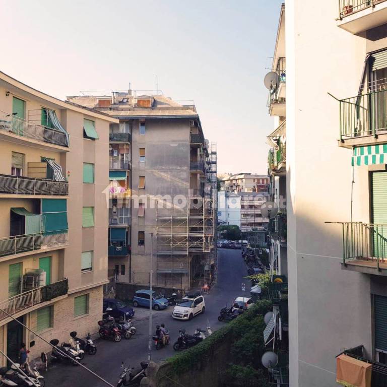 Appartamento in vendita a Genova via Giuseppe Sapeto