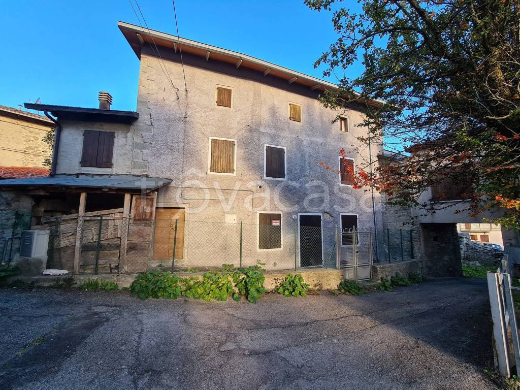 Casa Indipendente in vendita a Villa Minozzo via Riparotonda