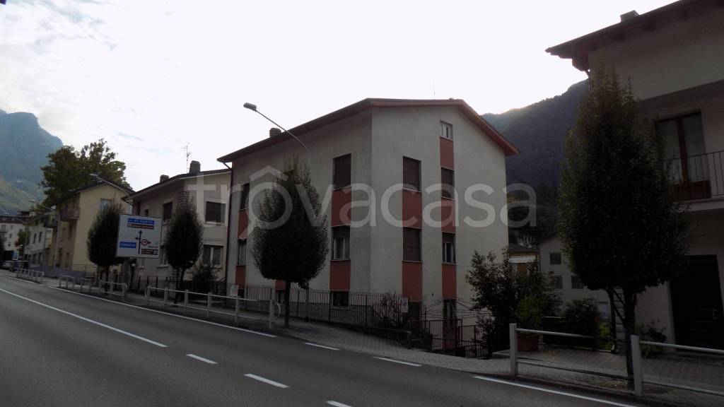 Appartamento in vendita a Chiavenna viale Maloggia, 60