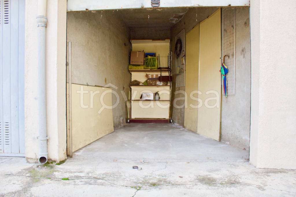 Garage in vendita a Moncalieri via Edmondo De Amicis