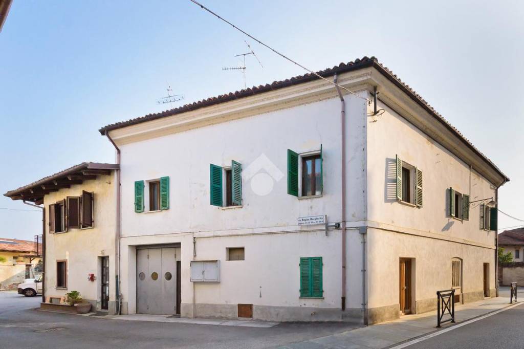 Casa Indipendente in vendita a Bra via Regina Margherita, 41