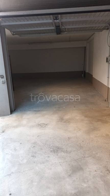 Garage in vendita a Roma via Vincenzo Viara De Ricci