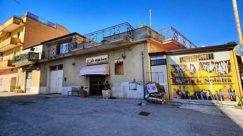 Negozio in vendita a Maddaloni via Cucciarella, 53