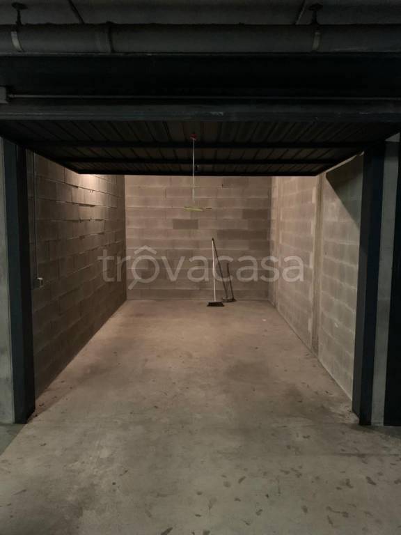 Garage in affitto a Pozzo d'Adda via Unione Europea, 2