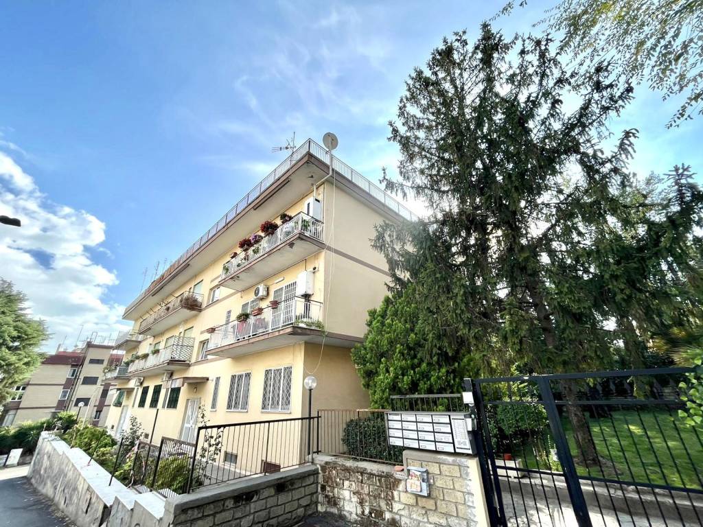 Appartamento in vendita a Roma via Fratelli Reiss Romoli