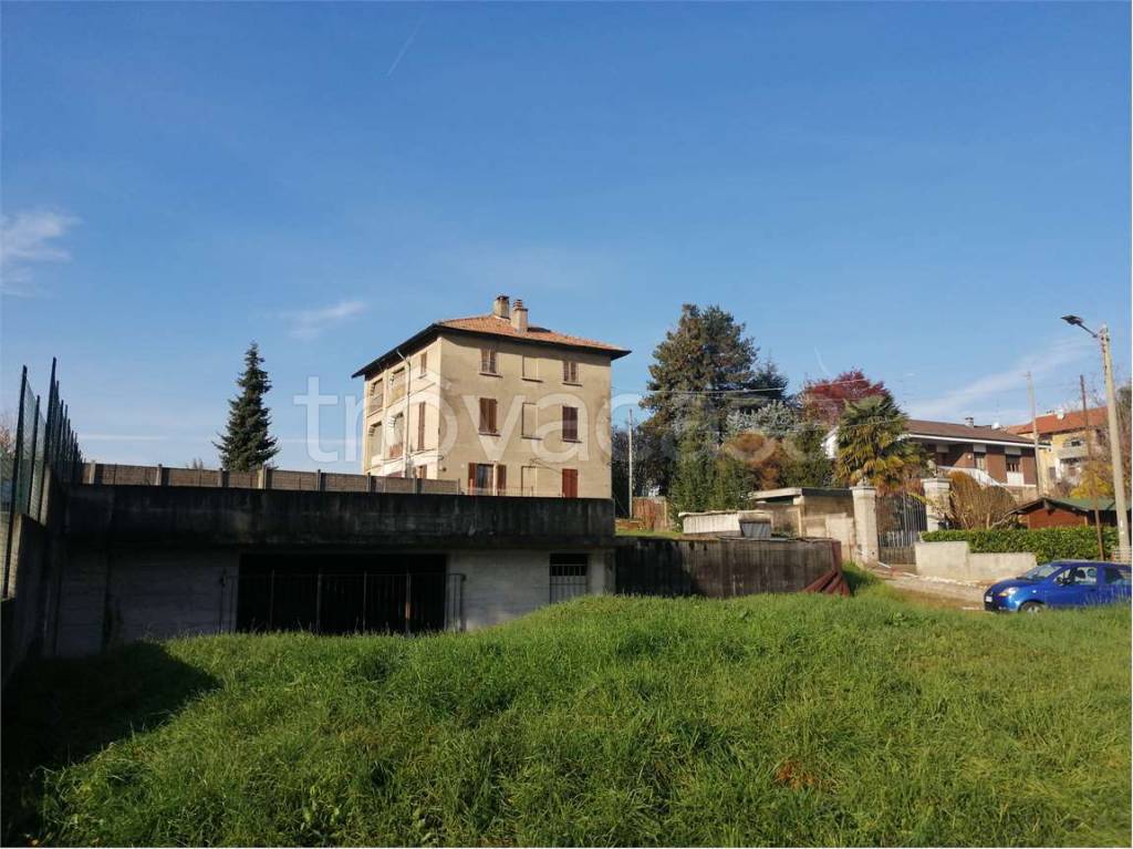 Terreno Residenziale in vendita a Fenegrò via monte bianco