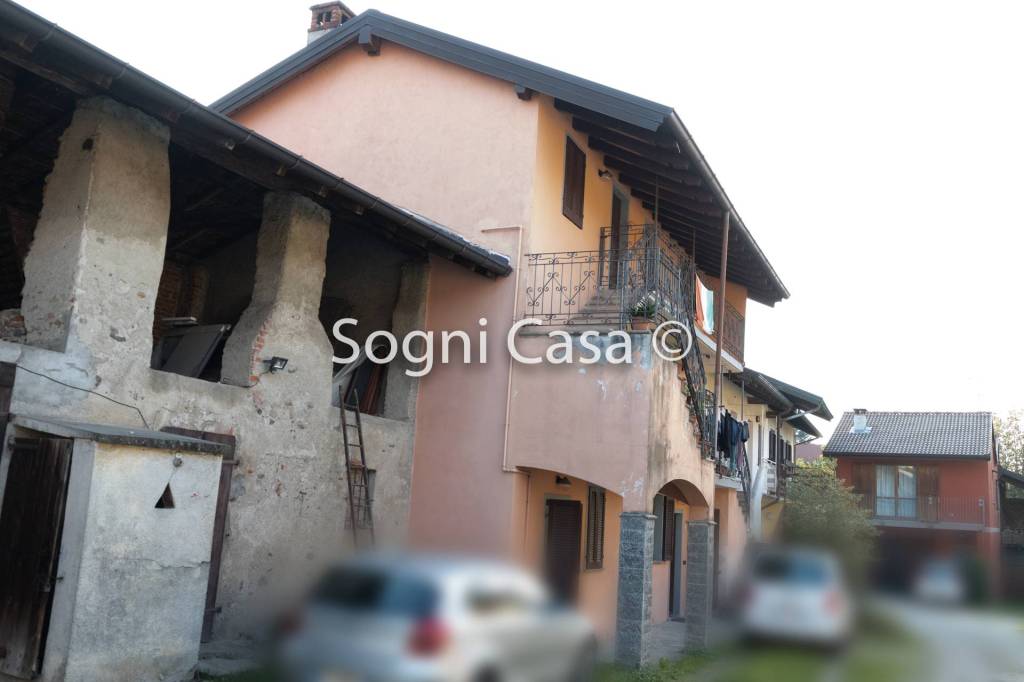 Casa Indipendente in vendita a Castelletto sopra Ticino via Caduti per la Libertà