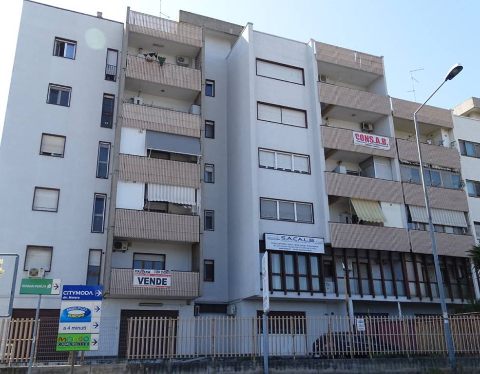 Ufficio in vendita a Bari strada Messenape, 3
