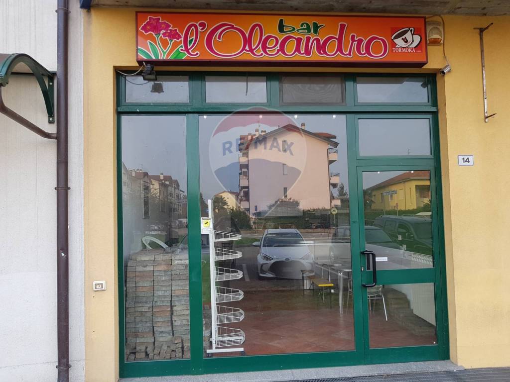 Negozio in affitto a Fagnano Olona via Beato Angelico, 14