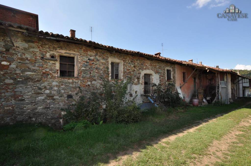 Magazzino in vendita a Castellamonte frazione Preparetto, 46