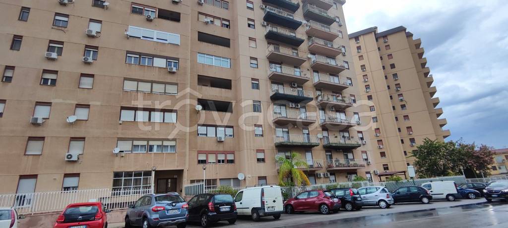 Appartamento in vendita a Palermo via Eugenio l'Emiro, 61
