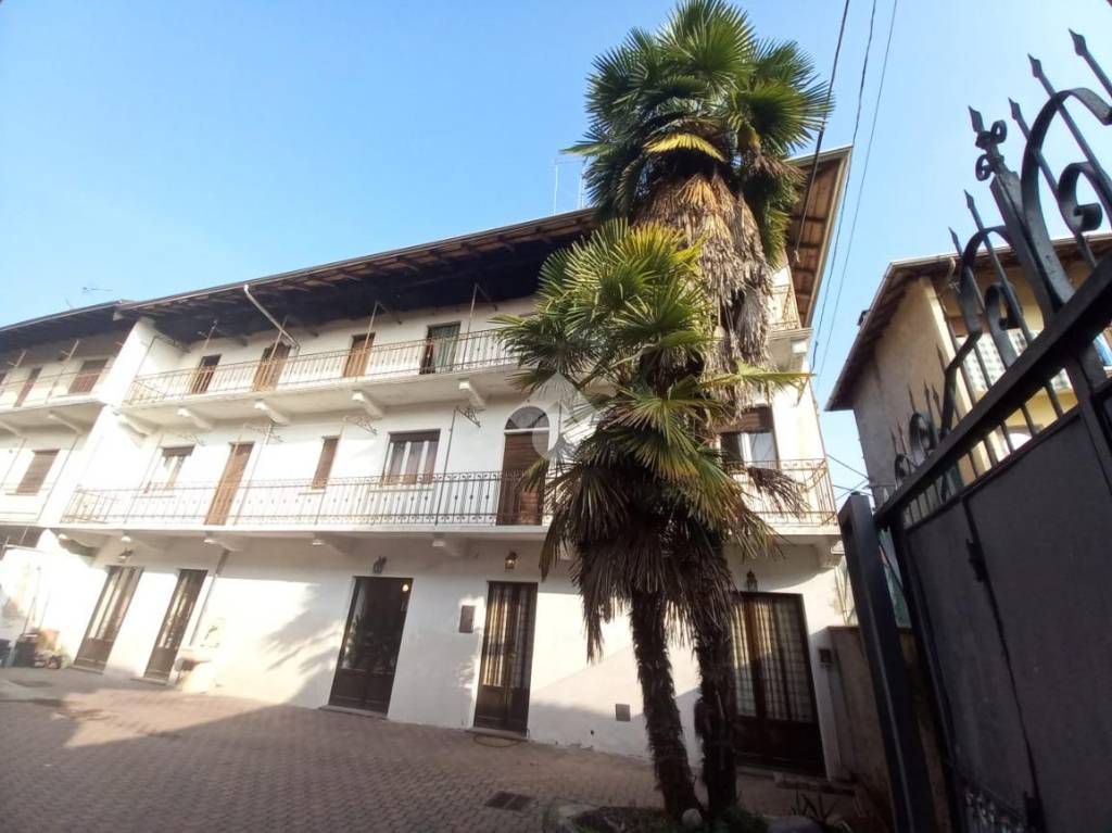 Casa Indipendente in vendita a Varallo Pombia via giordano bruno, 1