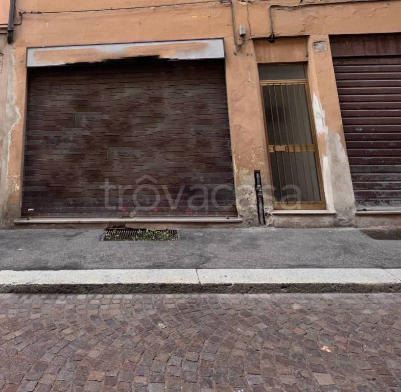 Garage in vendita a Piacenza piazza del Borgo