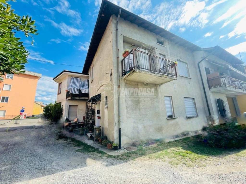 Appartamento in vendita a Montano Lucino via Pascoli 6