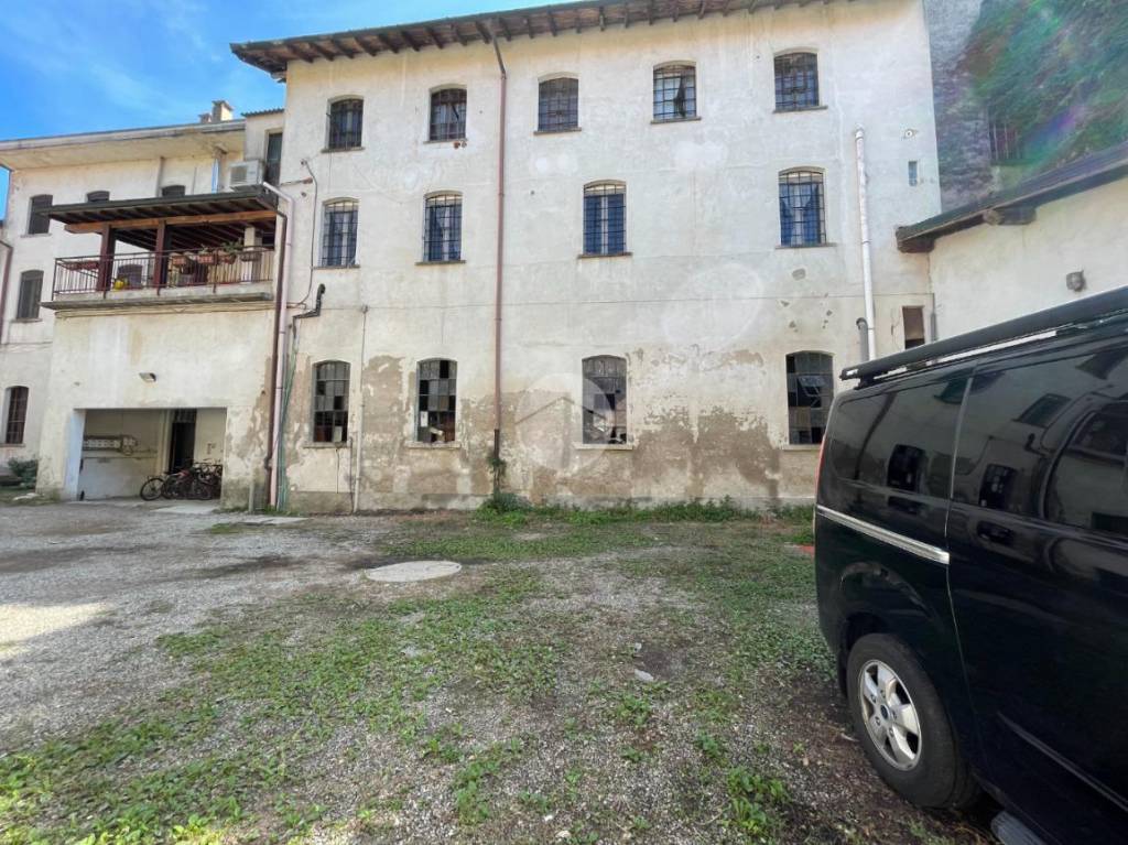 Capannone Industriale in vendita a Boffalora sopra Ticino via Dante, 33
