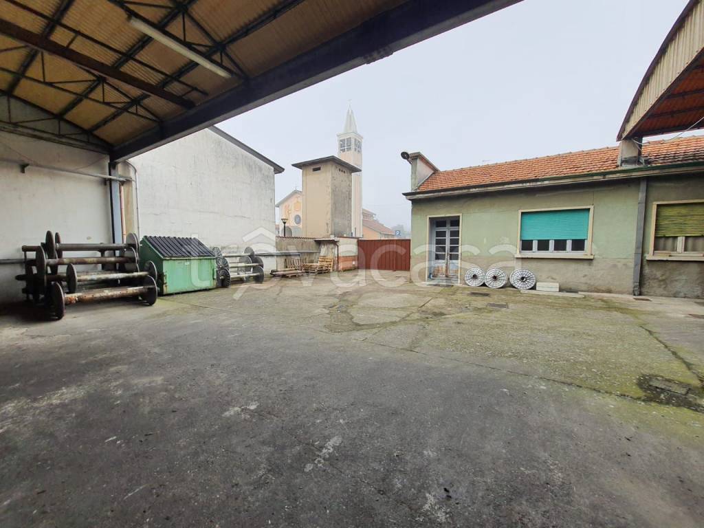 Capannone Industriale in vendita a Busto Garolfo via Santa Geltrude, 28