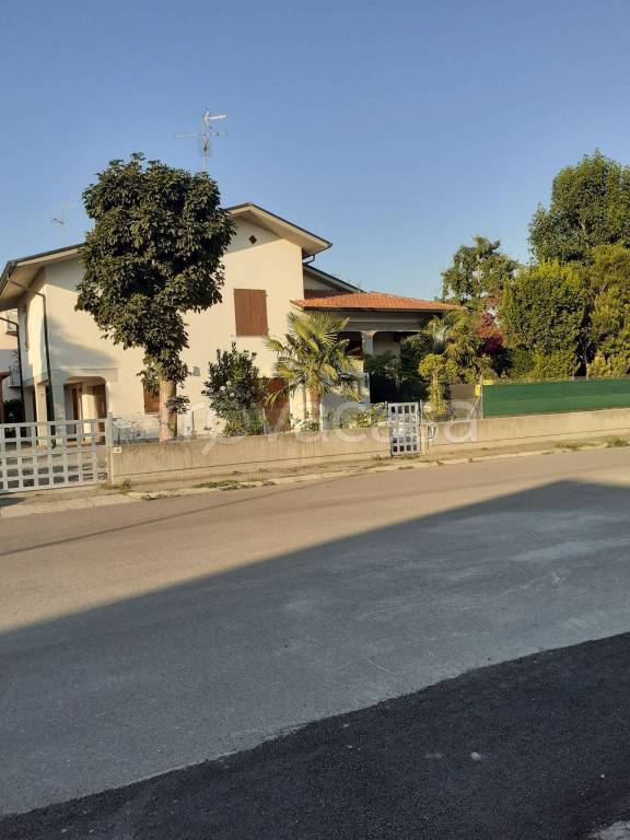 Villa in in vendita da privato a Bagnacavallo via 2 Giugno, 30