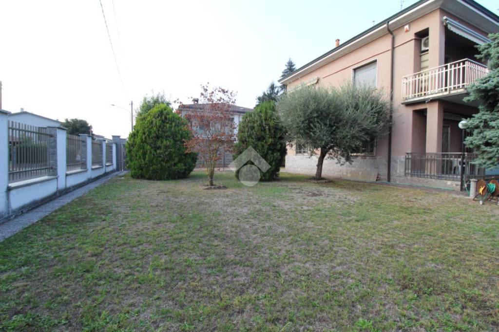 Villa Bifamiliare in vendita a Rescaldina via Montegrappa, 44