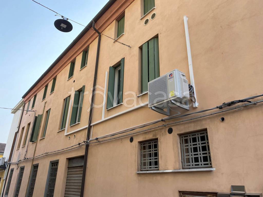 Ufficio in affitto a Bondeno piazza Giuseppe Garibaldi