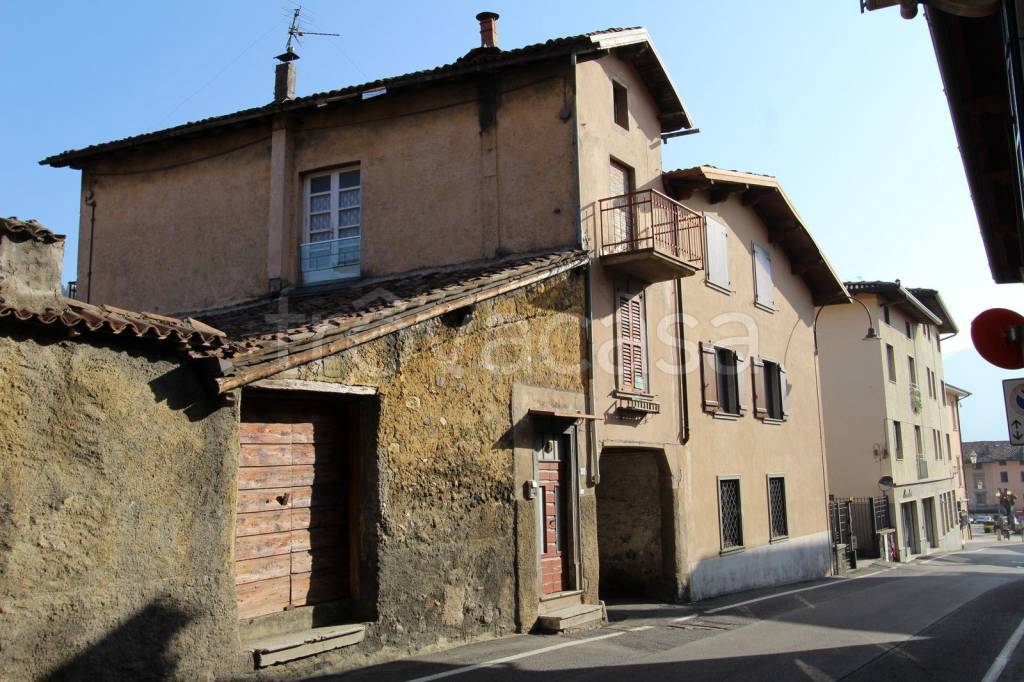 Casa Indipendente in vendita a Rovetta via Antonio Magri