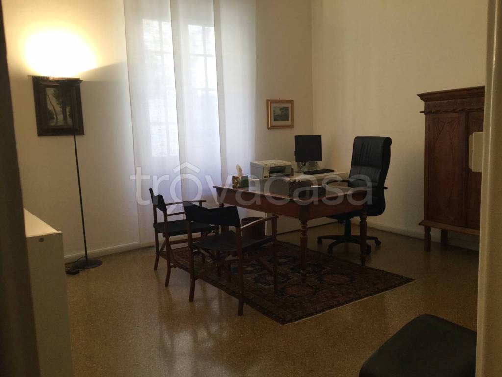 Ufficio in in affitto da privato a Genova via Caffaro, 1