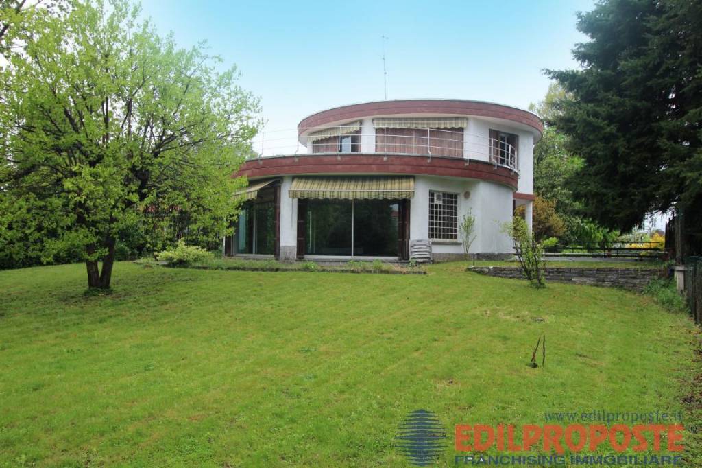Villa in vendita a Misinto via Europa
