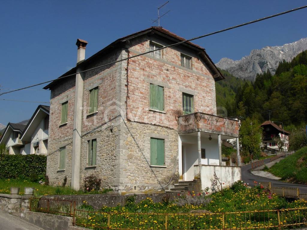 Villa in vendita a Prato Carnico strada Statale 465, 3