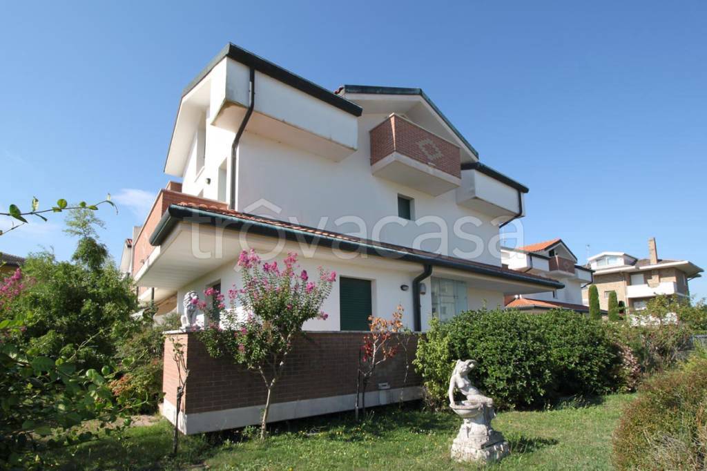 Villa a Schiera in vendita a Chioggia via Padre Emilio Venturini