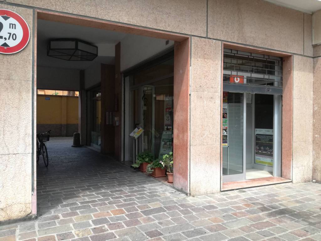 Negozio in affitto a Novi Ligure via Paolo Giacometti
