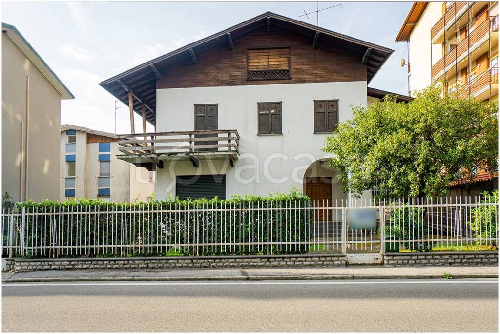 Villa in vendita a Mandello del Lario via Risorgimento