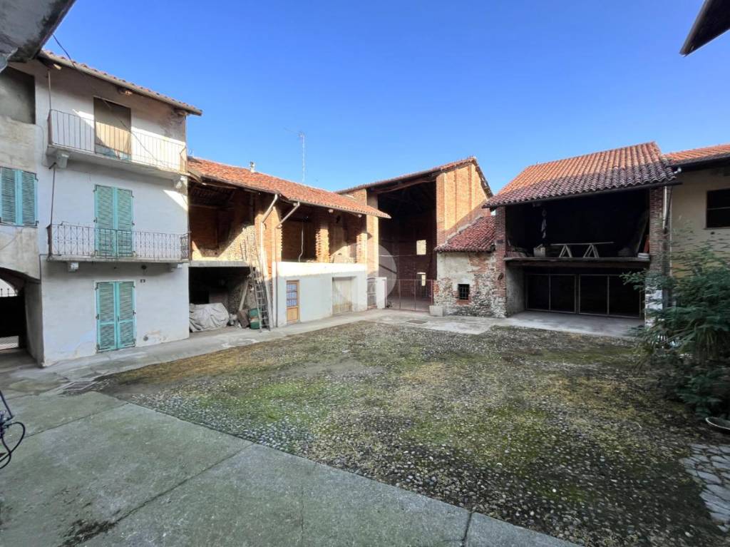 Casa Indipendente in vendita a Candia Canavese via Ivrea, 38