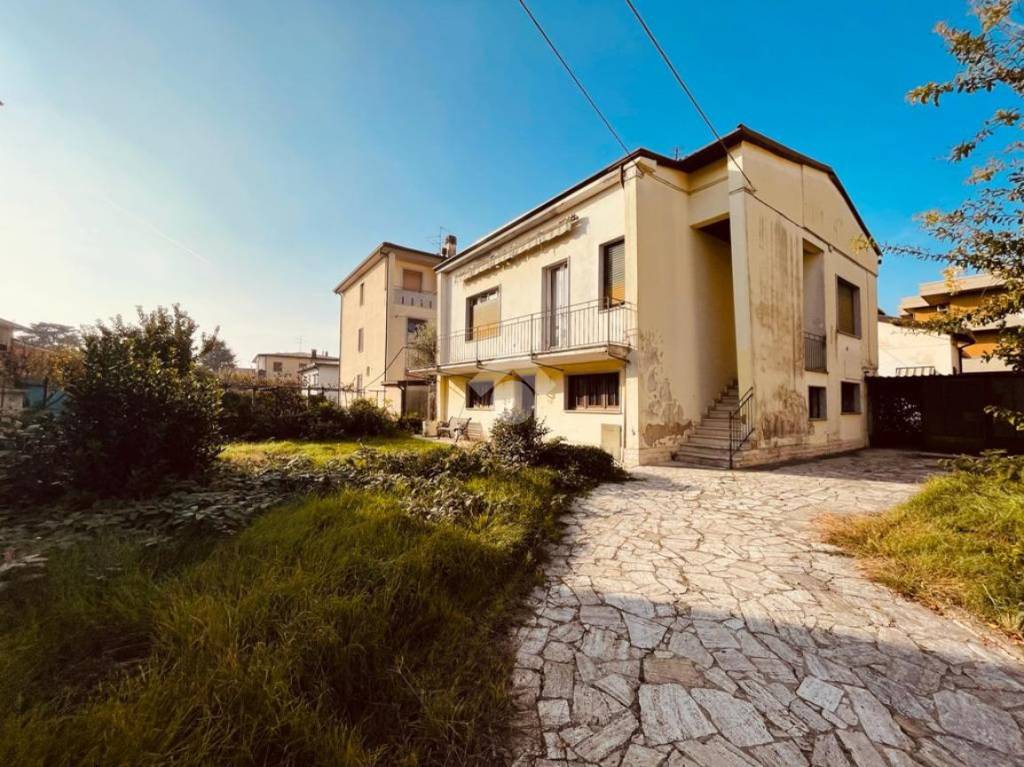 Villa in vendita a Caravaggio via Donesana, 8
