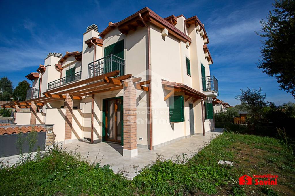 Villa a Schiera in vendita a Genzano di Roma via Giovanni Segantini