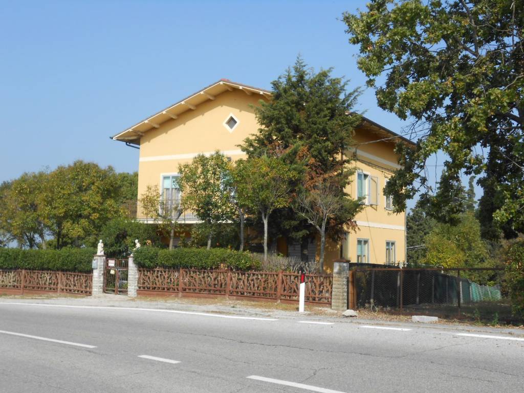 Villa in vendita a Terre Roveresche via Palazzo