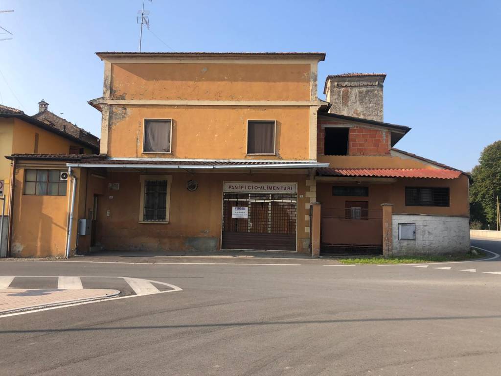 Casa Indipendente in vendita a Caselle Landi via Castello, 6/8